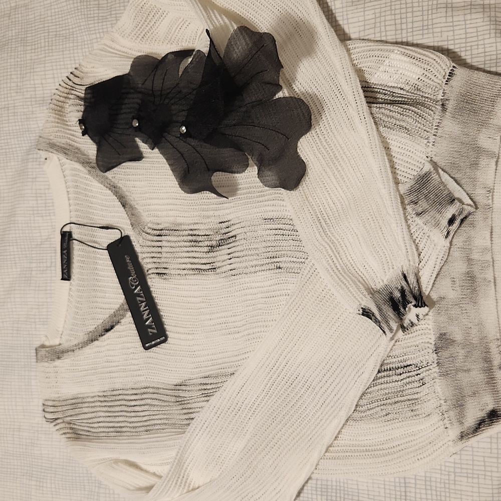 Stylish White and Black Crew Neck Sweaters with Textured Knit